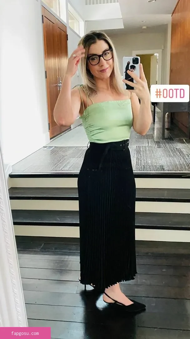 Rebecca Ford - Photo #18