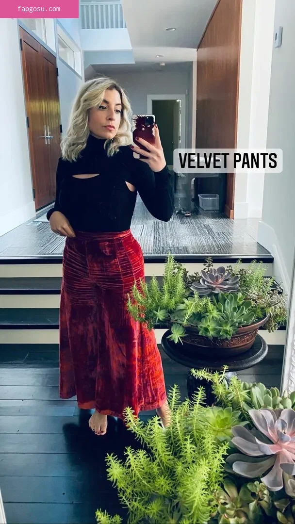 Rebecca Ford - Photo #4