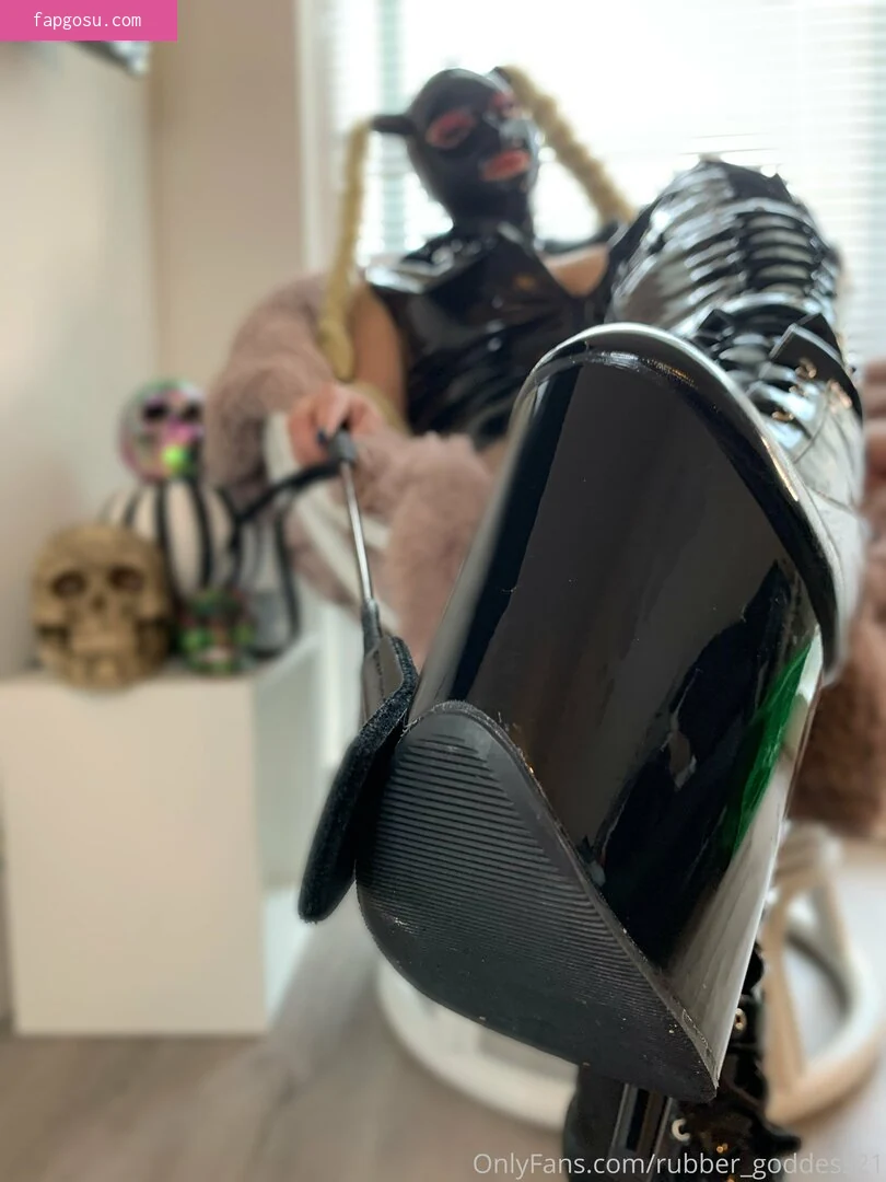 rubber_goddess21