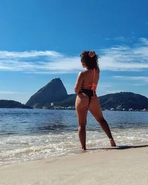 Rafaela Moreira content