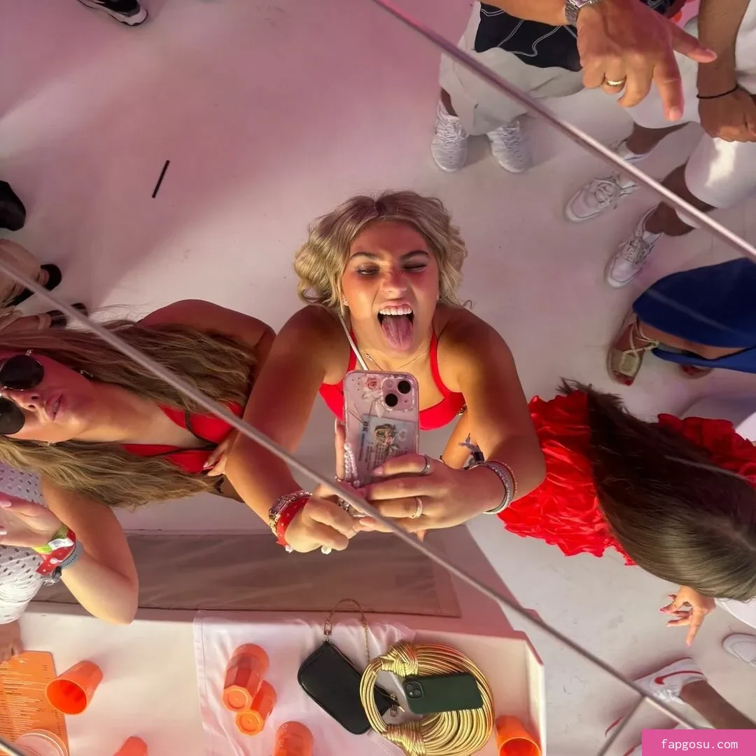 Rosie McClelland - Photo #8