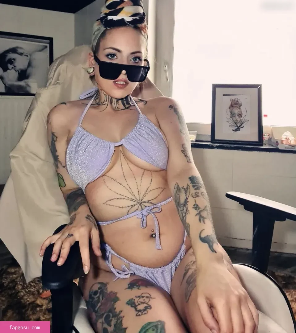 Roxy_Wayne