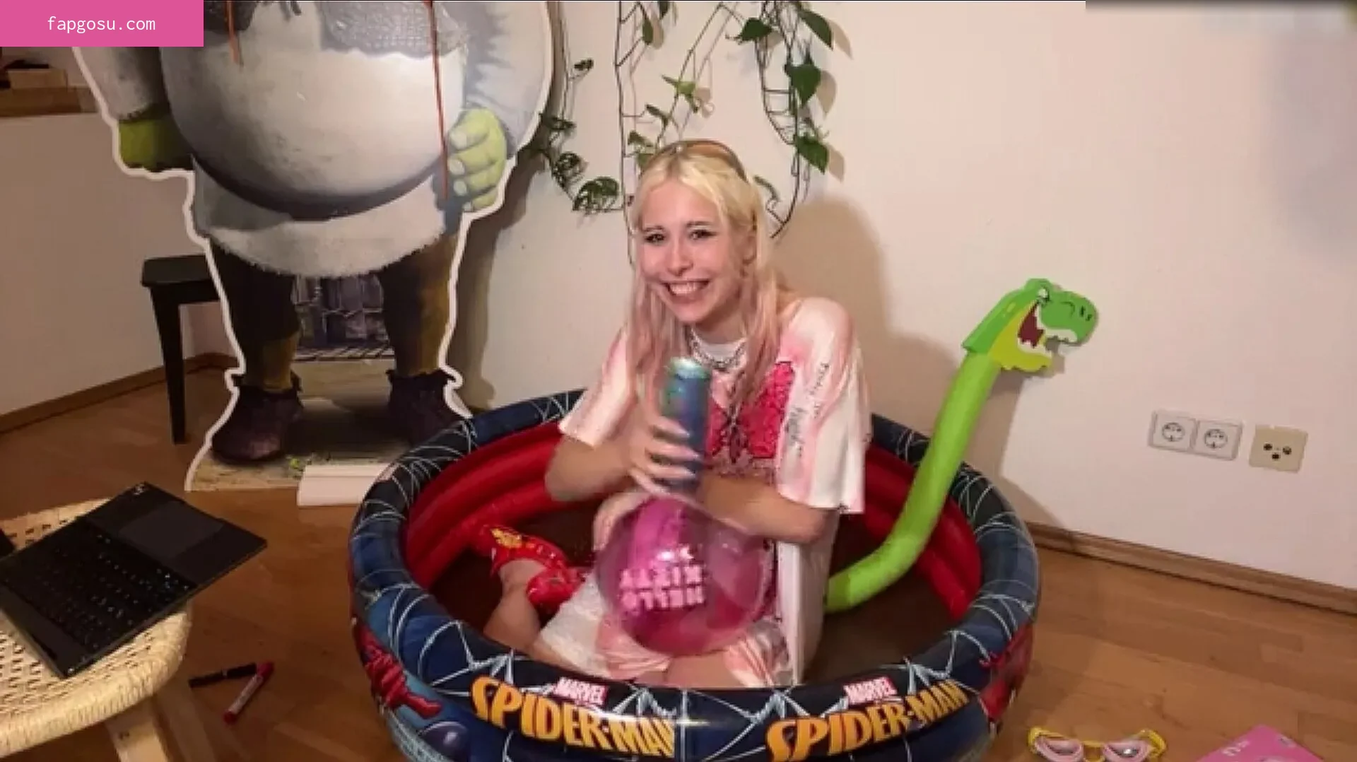 Sarahtoninx9_
