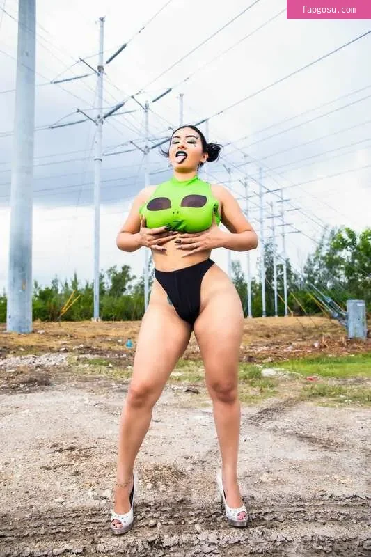 Selena Adams