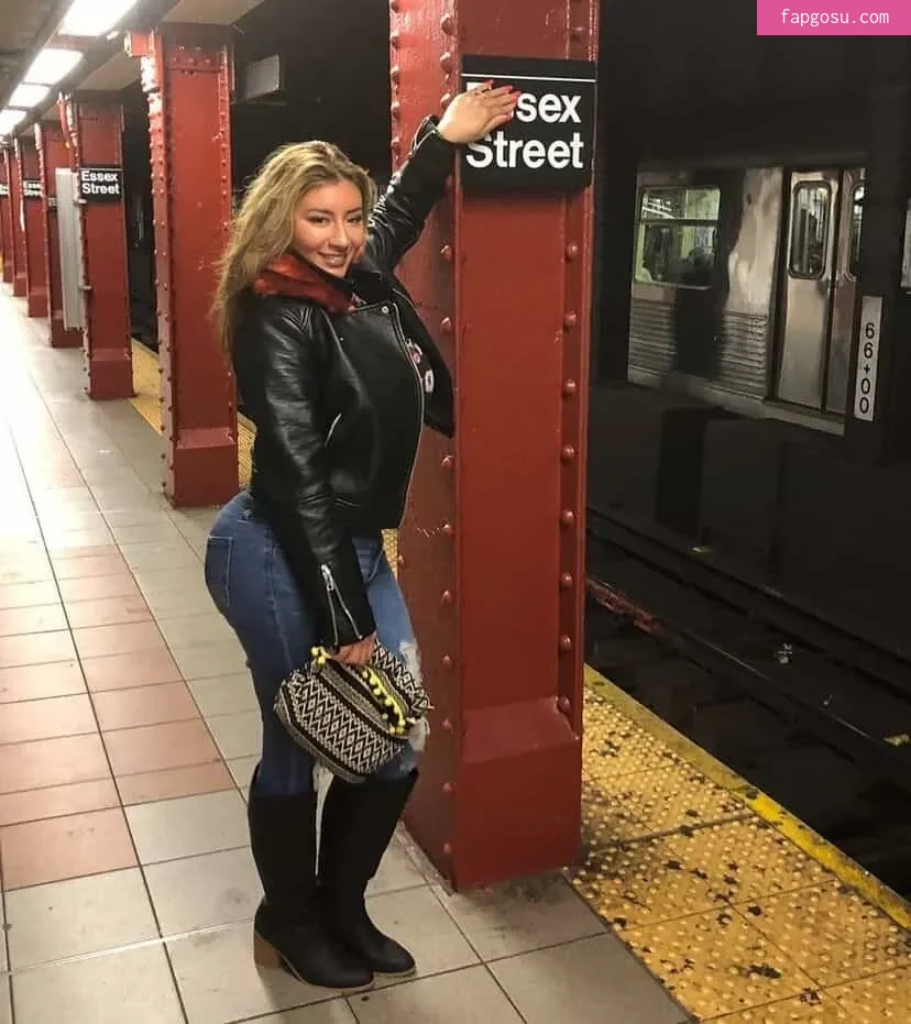 Selena Adams