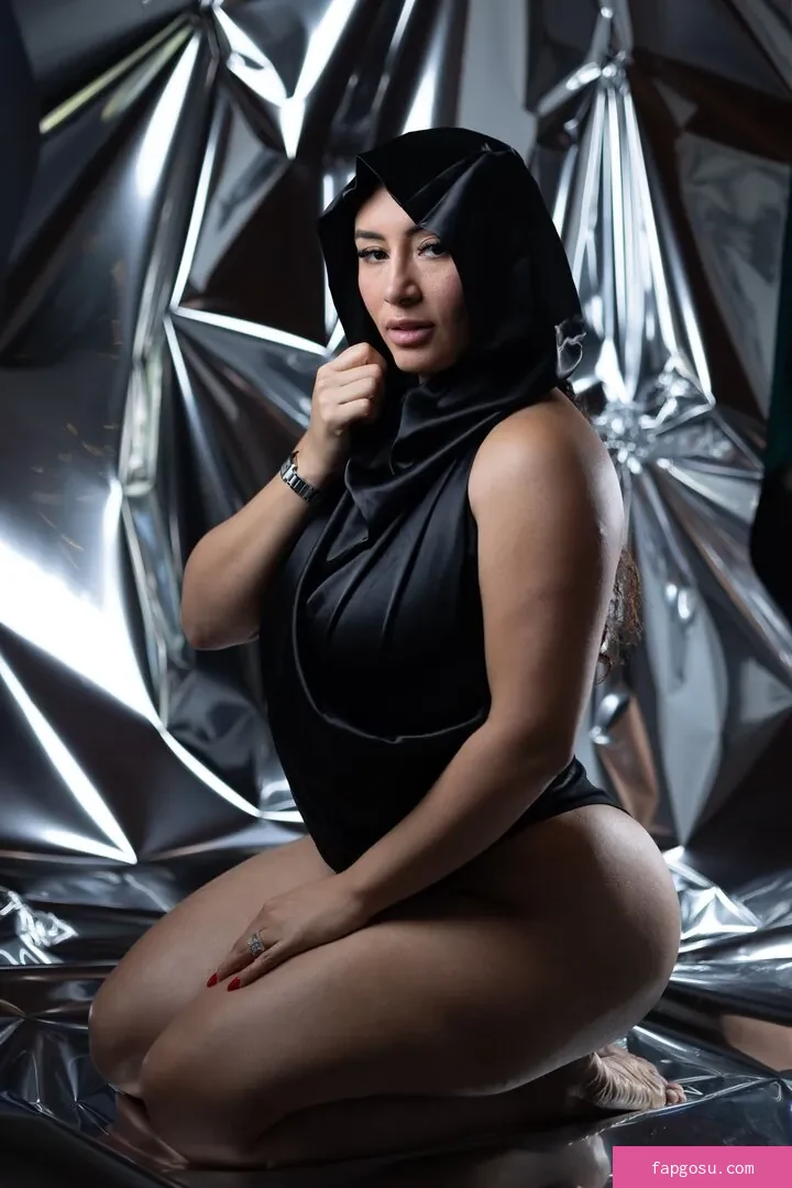 Selena Adams
