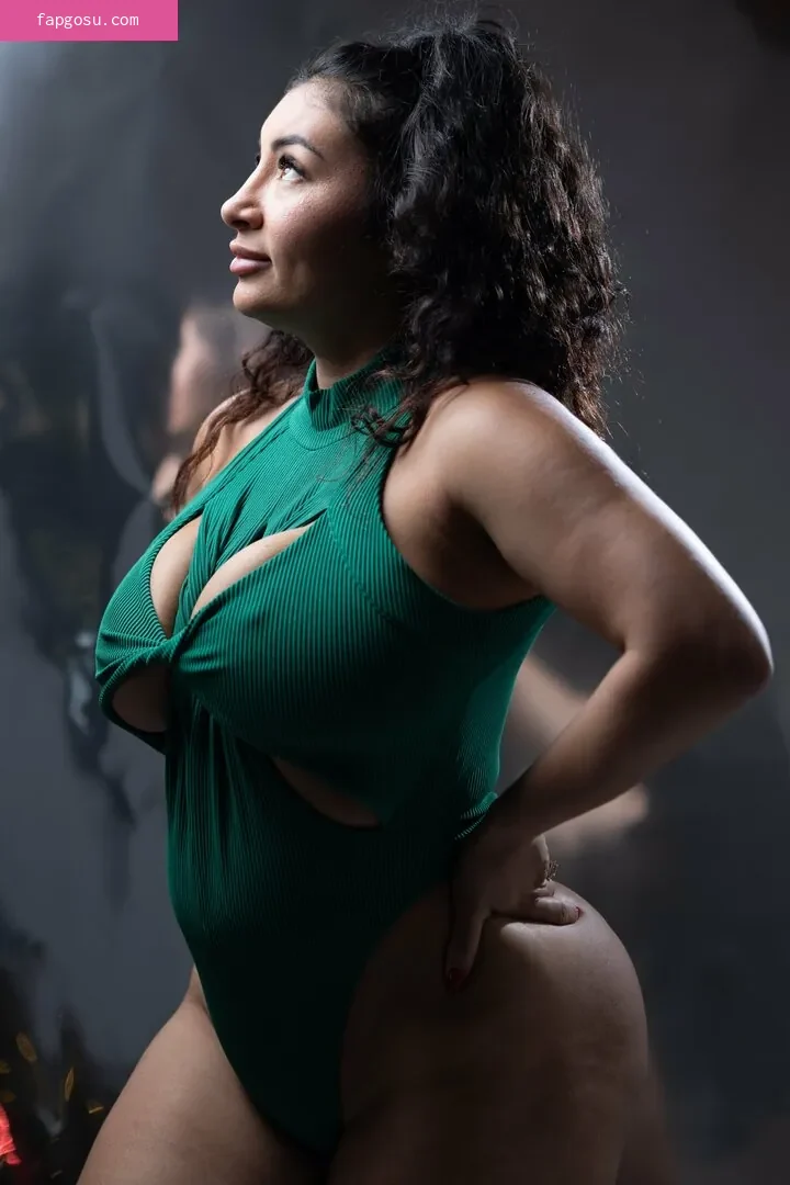 Selena Adams