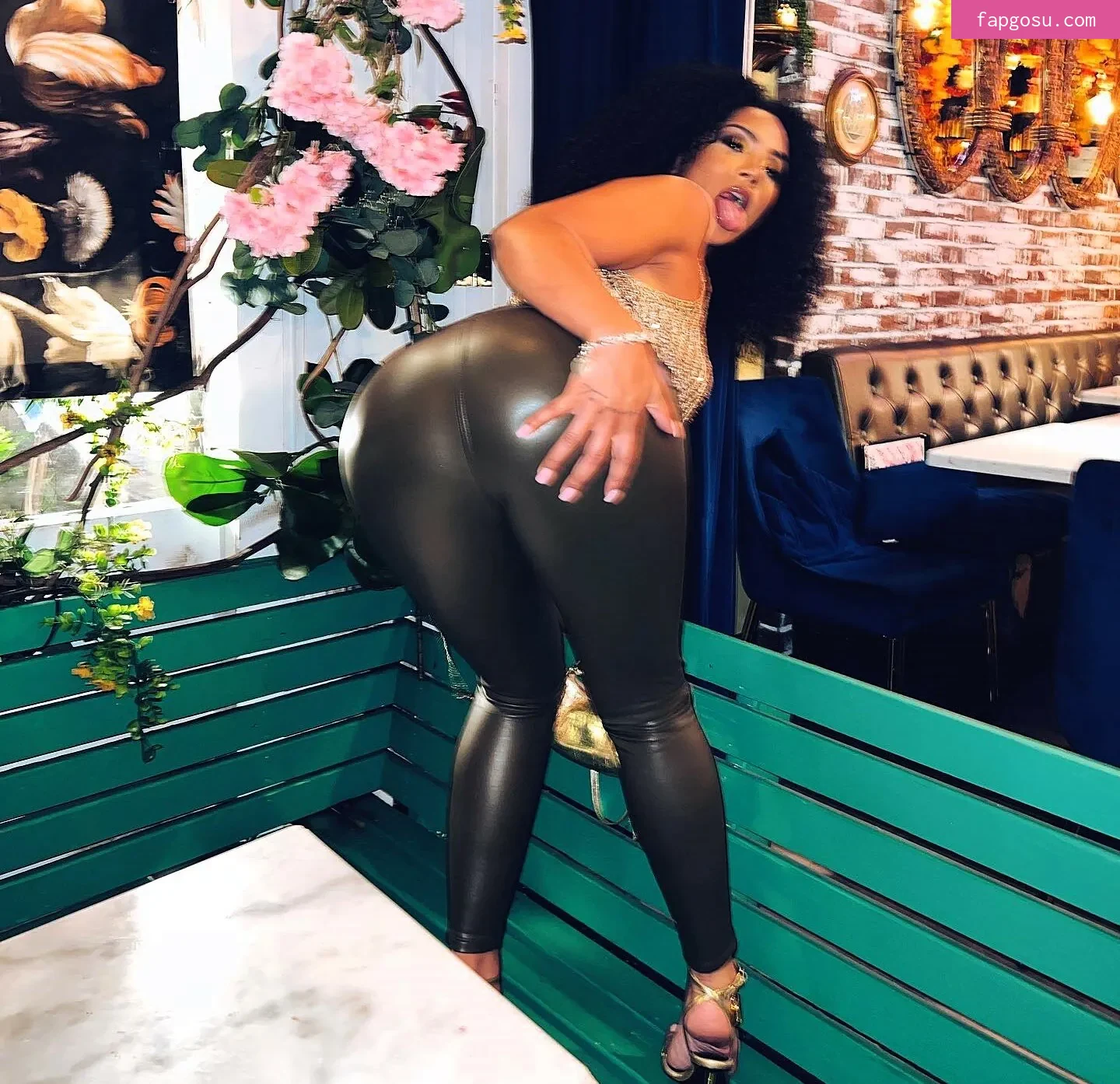 Secret_bombshell Kriz