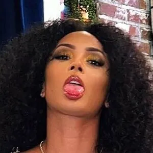 Secret_bombshell Kriz