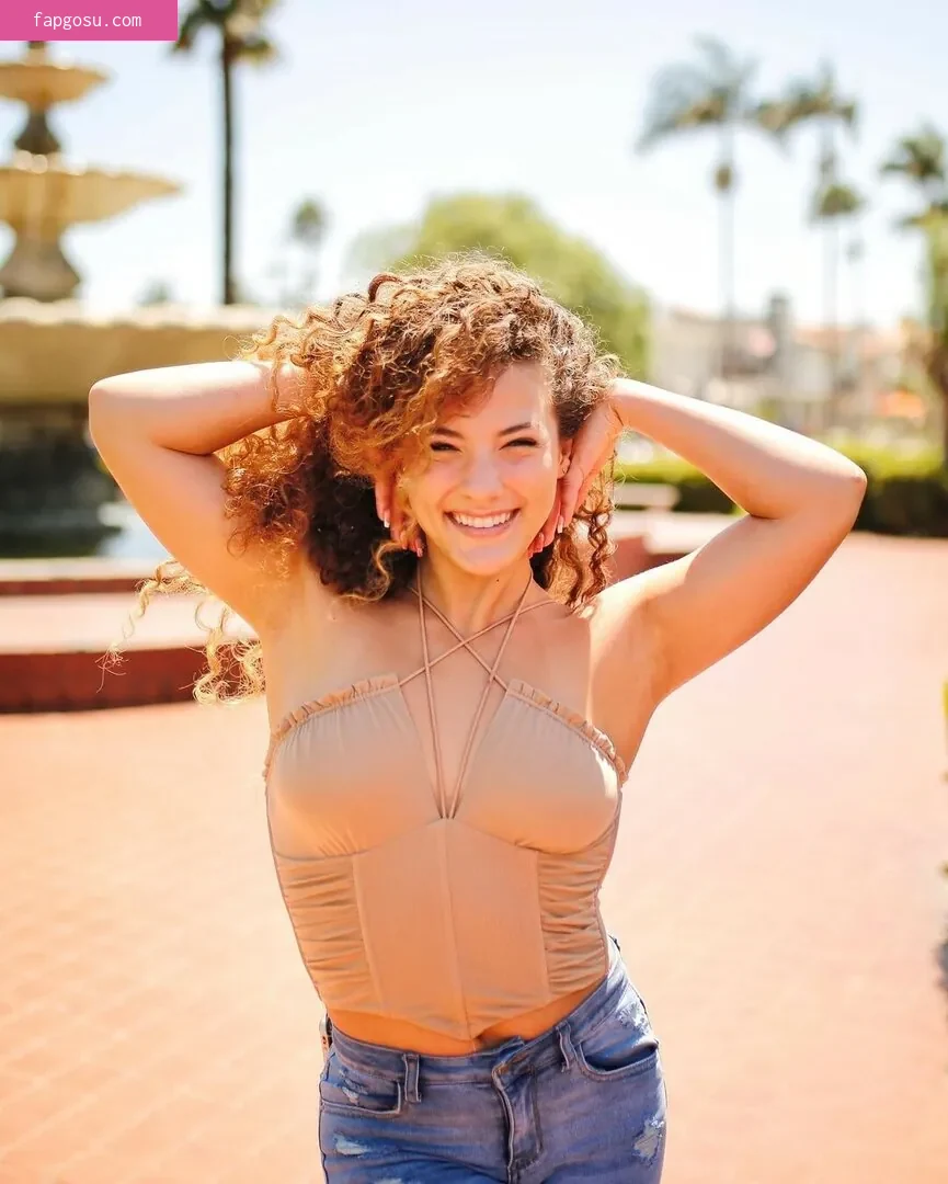 Sofie Dossi