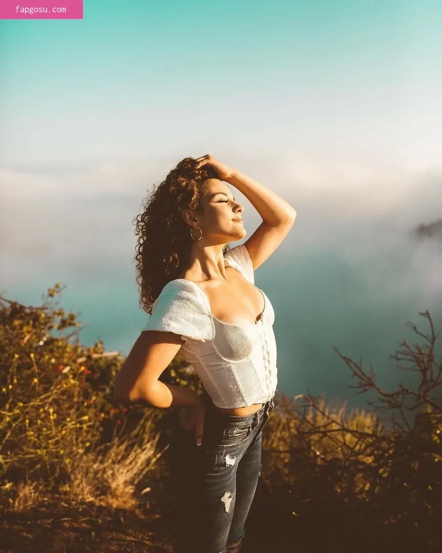 Sofie Dossi