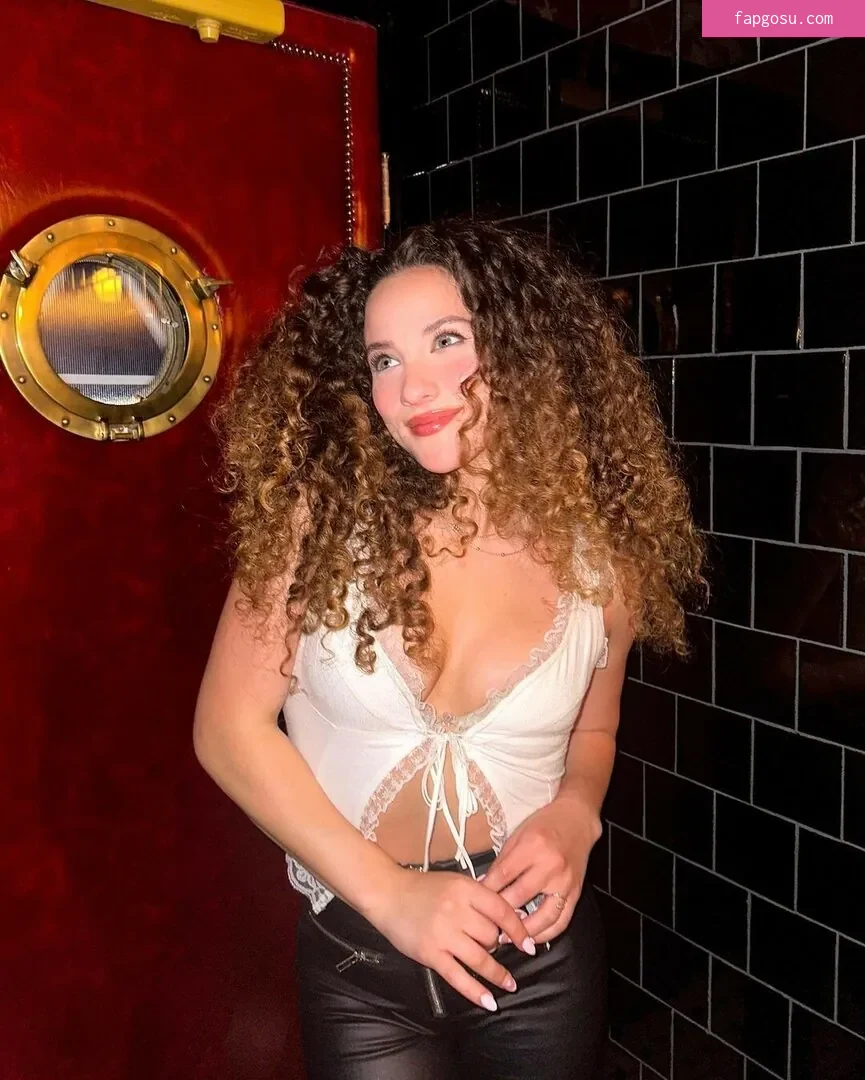 Sofie Dossi