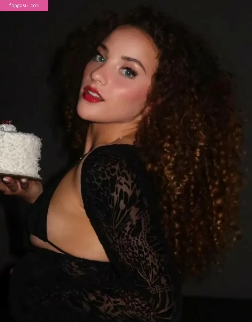Sofie Dossi