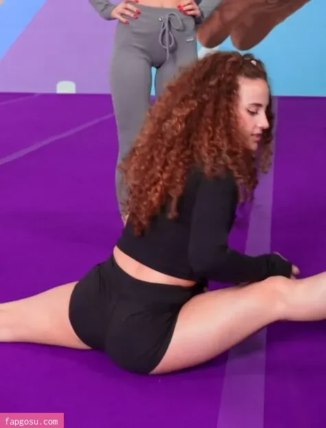 Sofie Dossi