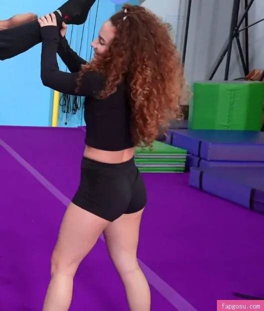 Sofie Dossi
