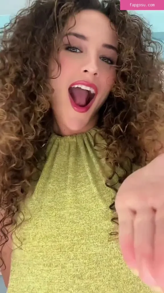 Sofie Dossi