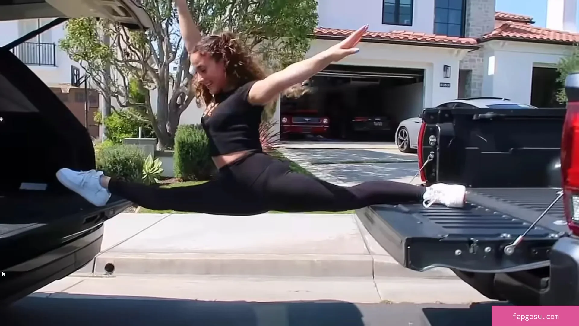 Sofie Dossi
