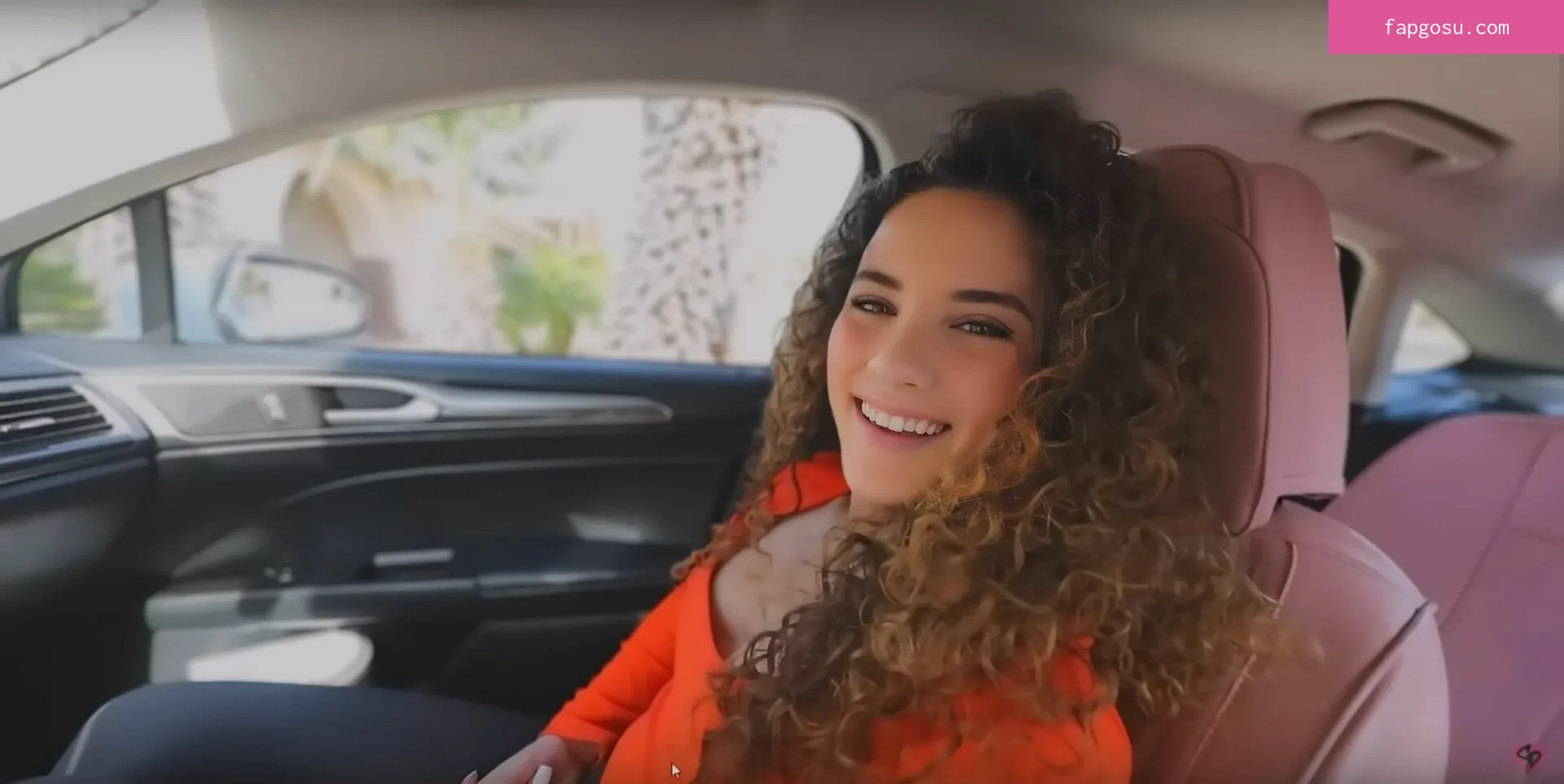 Sofie Dossi
