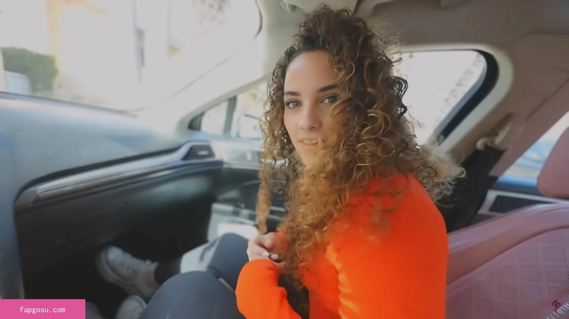 Sofie Dossi
