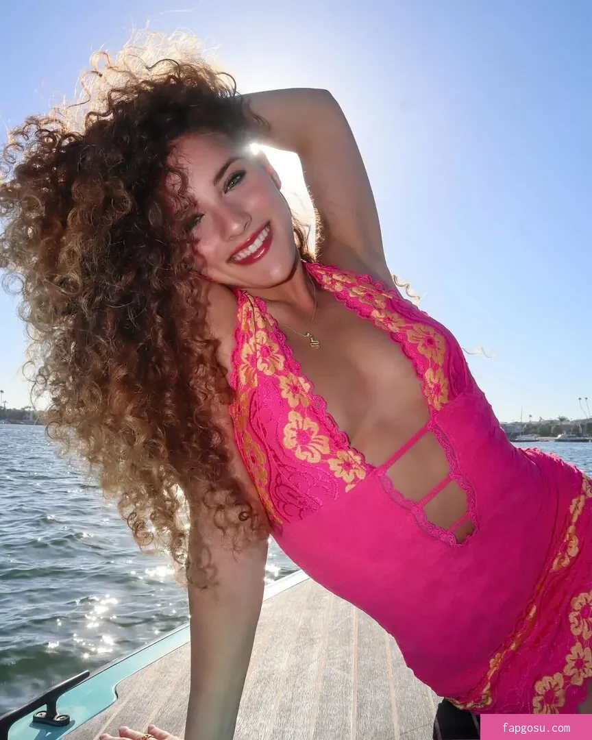 Sofie Dossi
