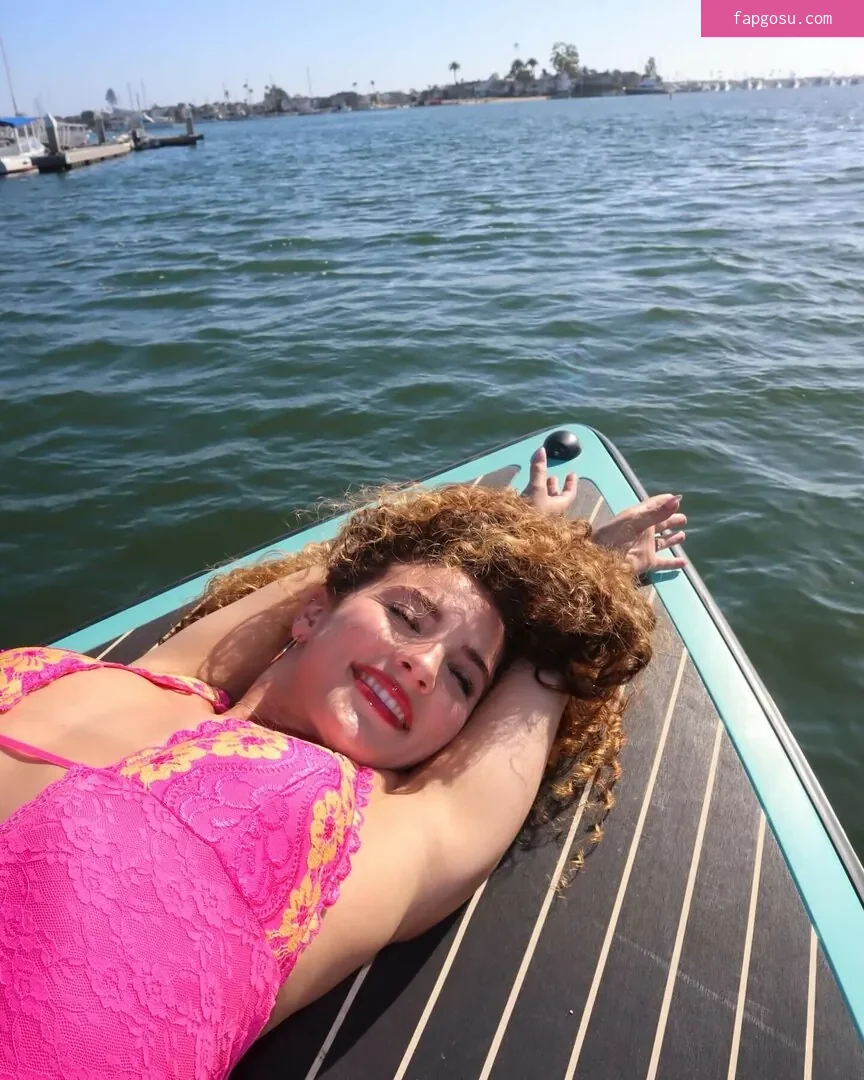 Sofie Dossi