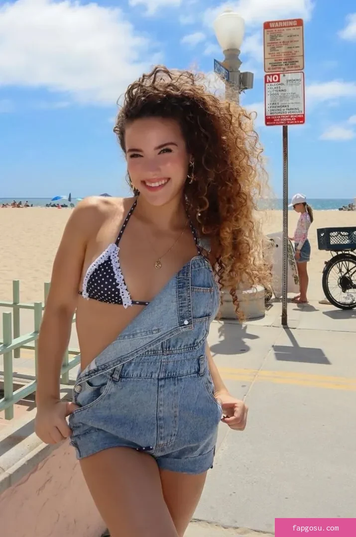Sofie Dossi