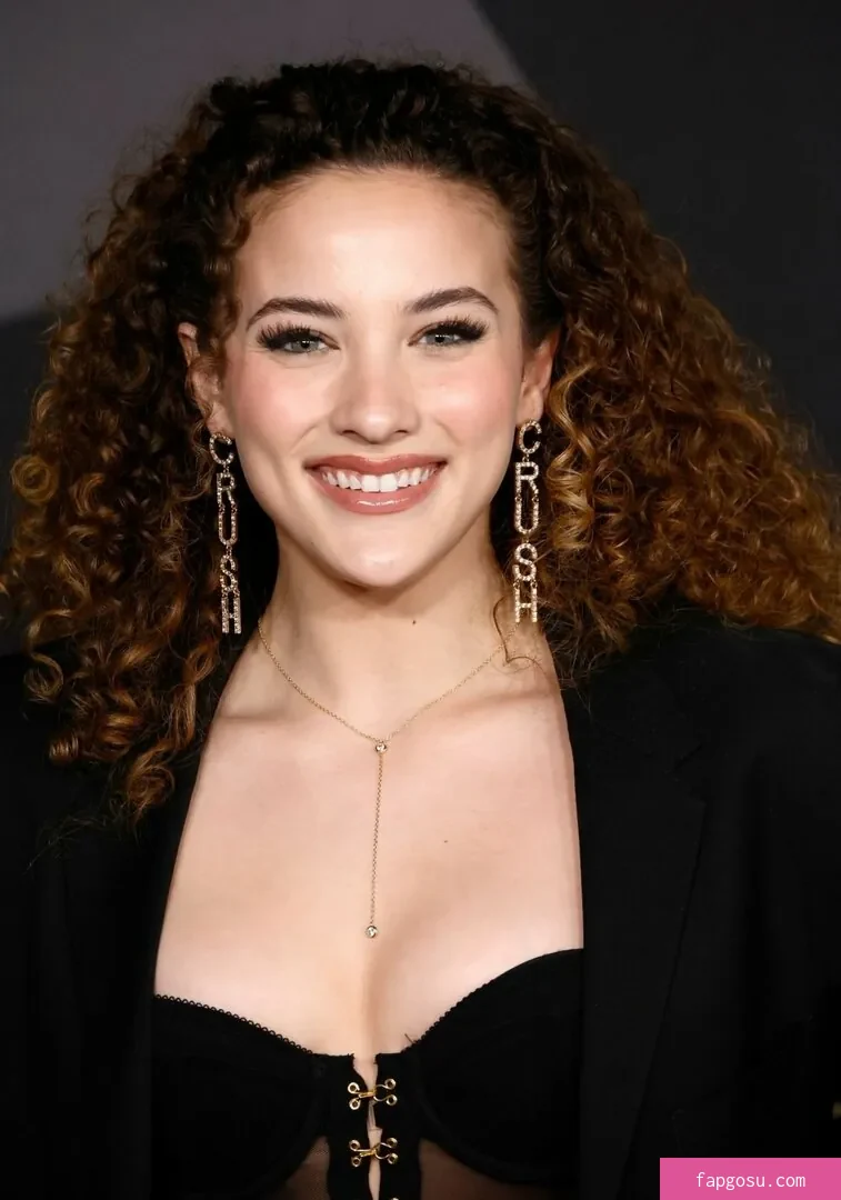 Sofie Dossi