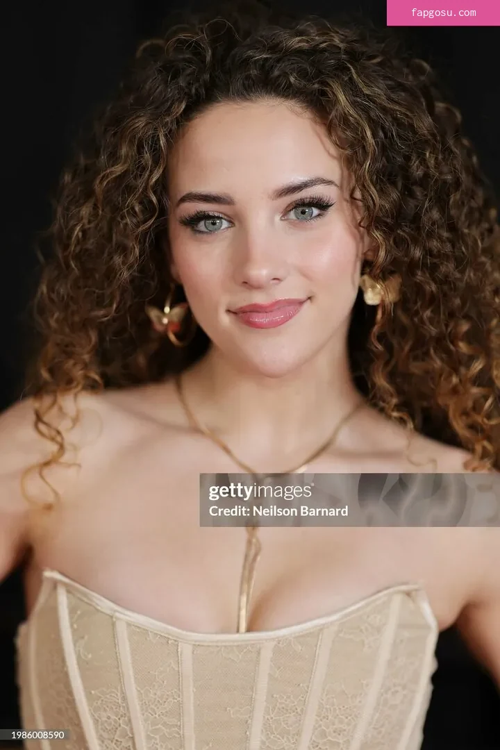 Sofie Dossi