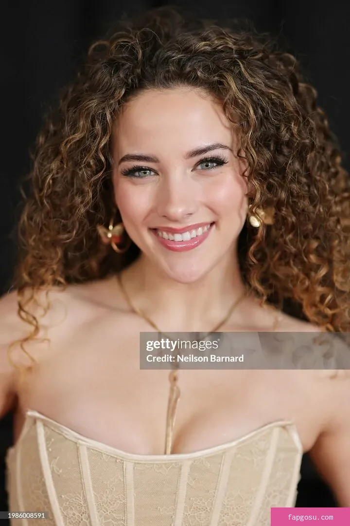 Sofie Dossi
