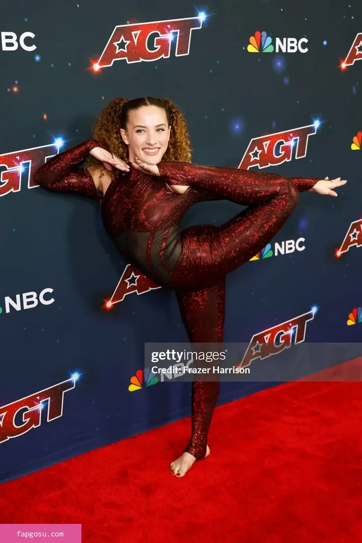Sofie Dossi