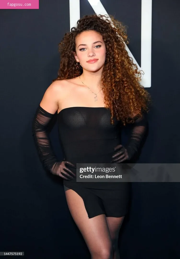 Sofie Dossi