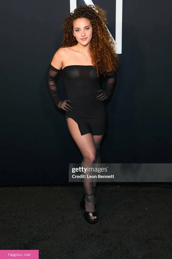 Sofie Dossi