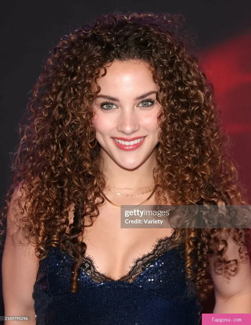Sofie Dossi