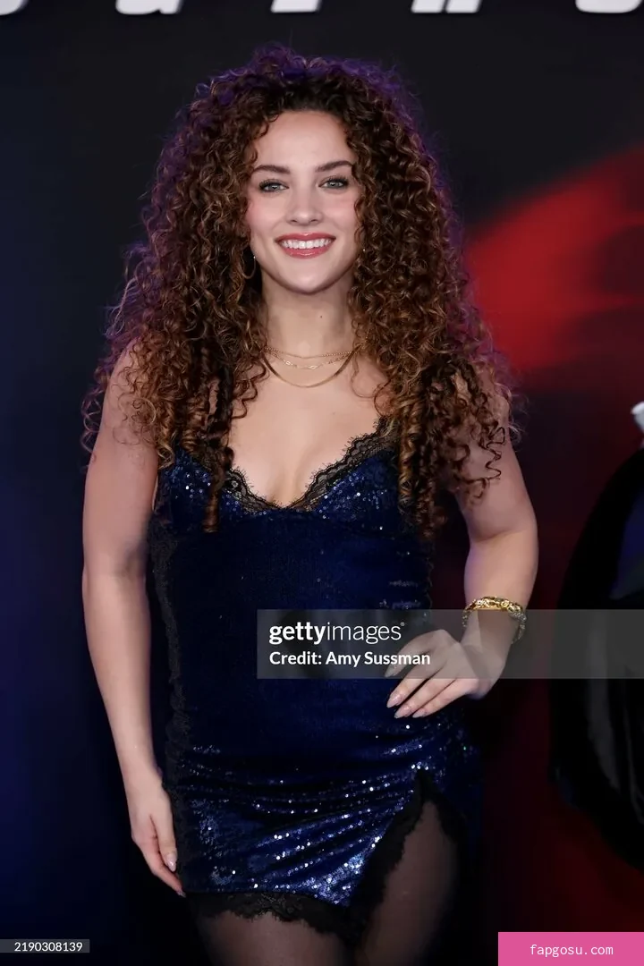 Sofie Dossi