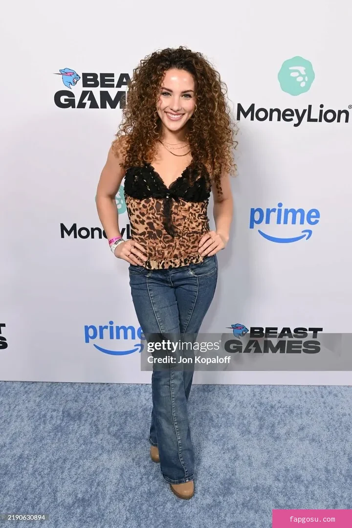 Sofie Dossi