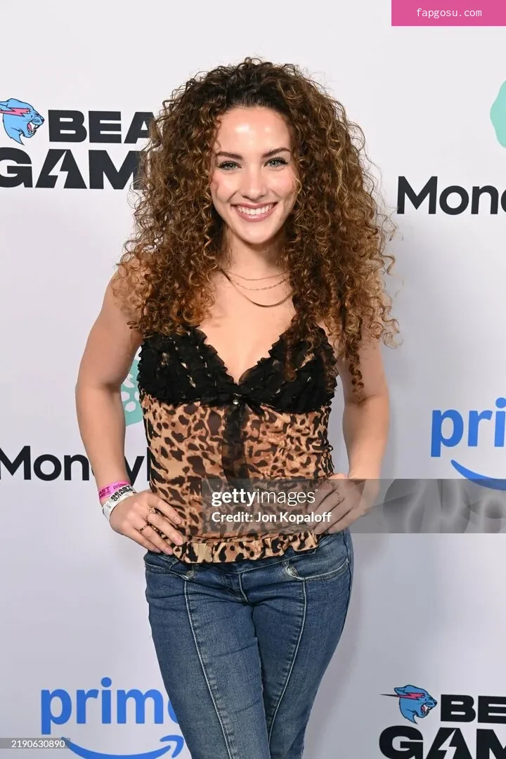 Sofie Dossi