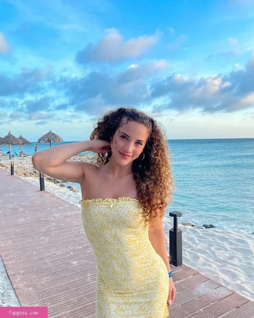 Sofie Dossi