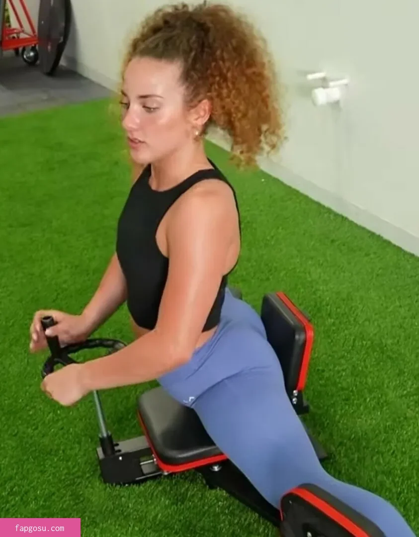 Sofie Dossi