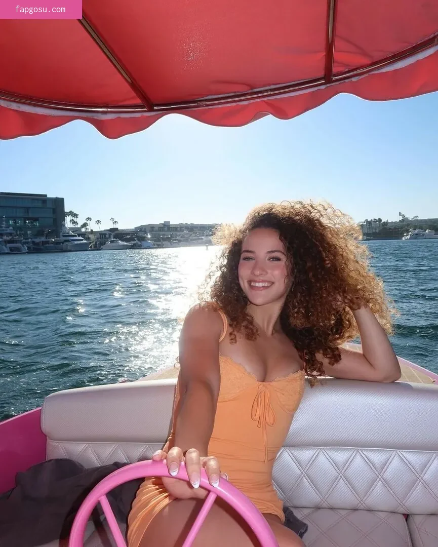 Sofie Dossi