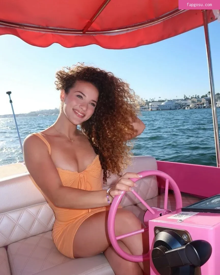 Sofie Dossi