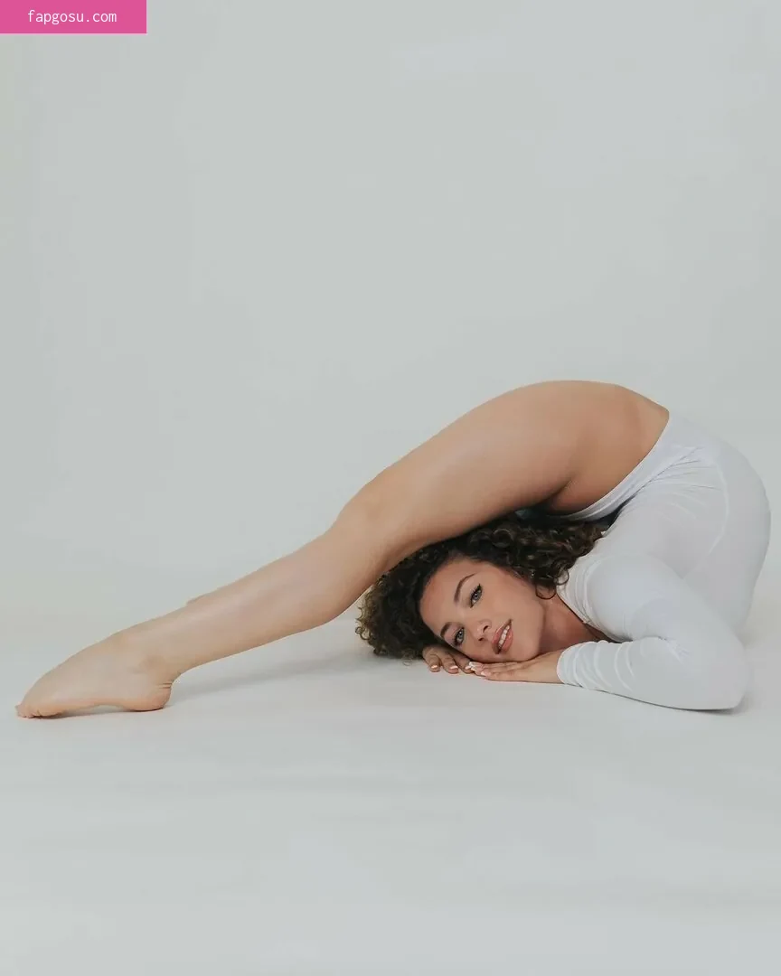 Sofie Dossi