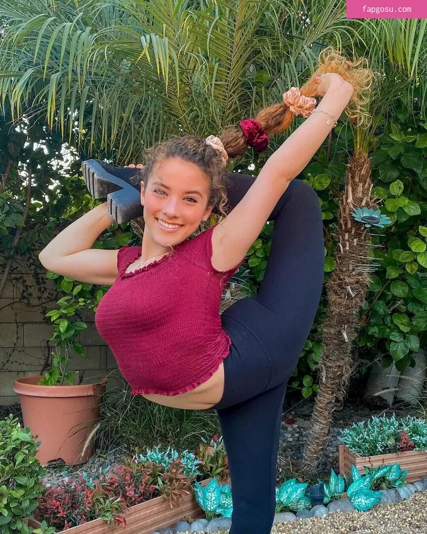 Sofie Dossi