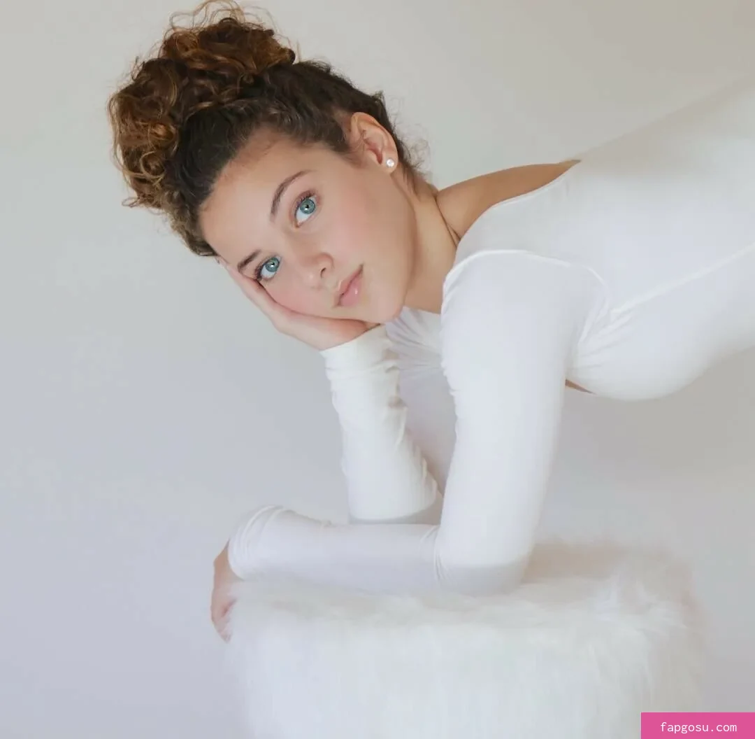 Sofie Dossi