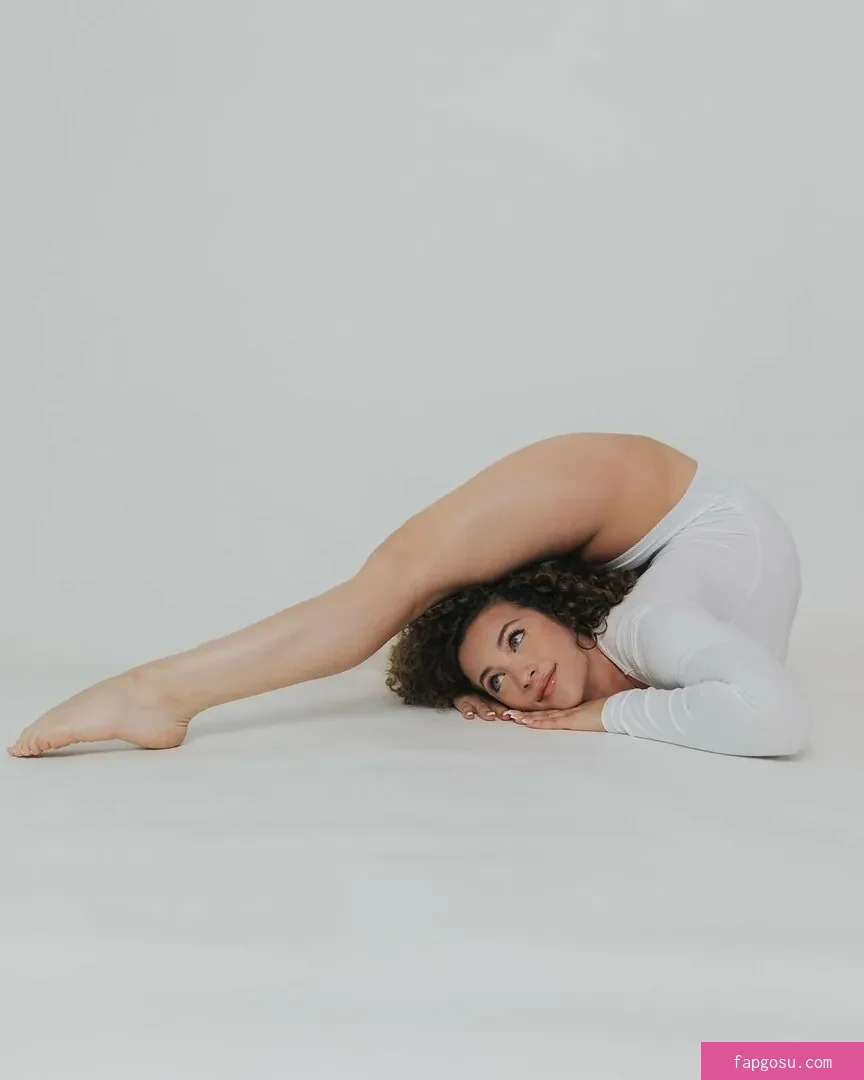 Sofie Dossi