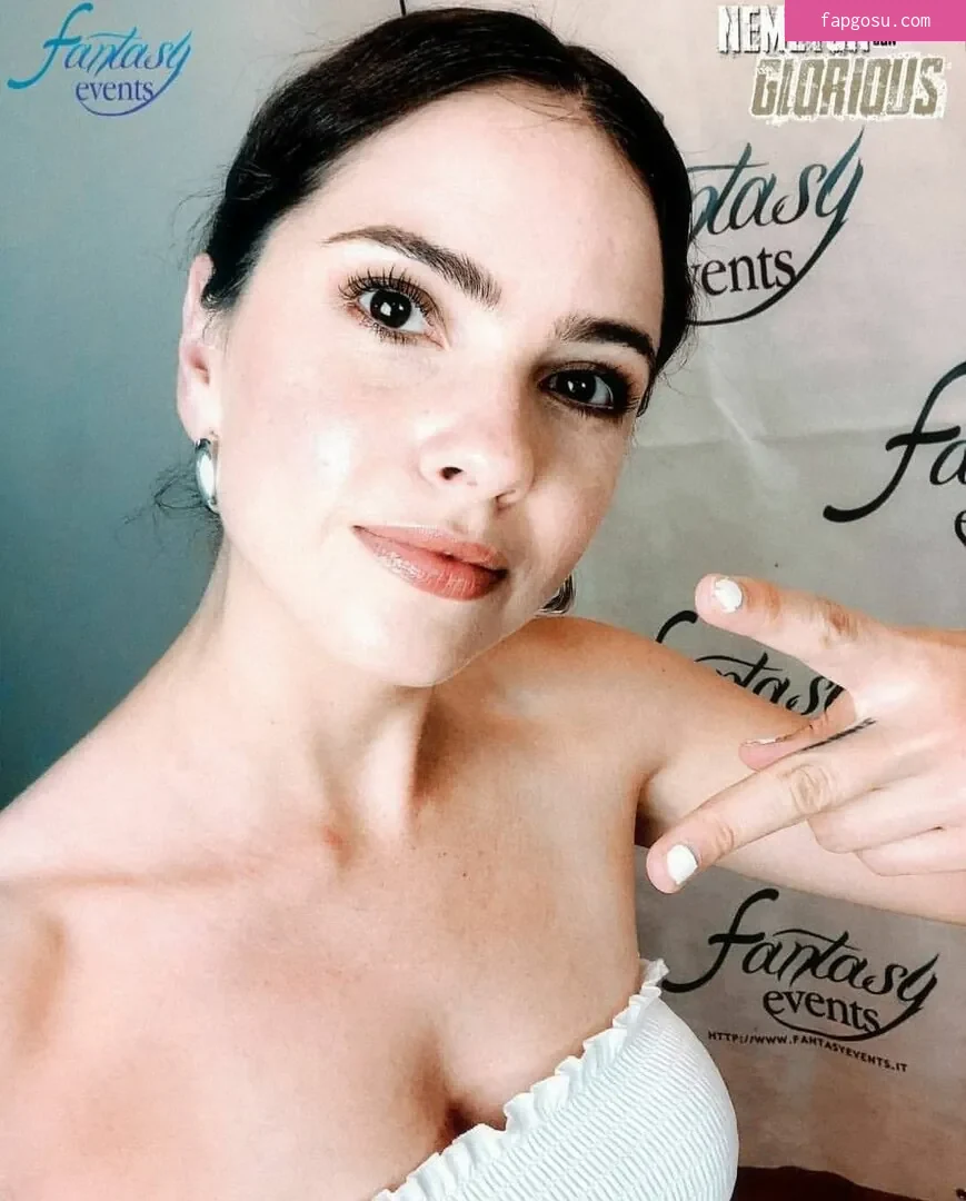 Shelley Hennig