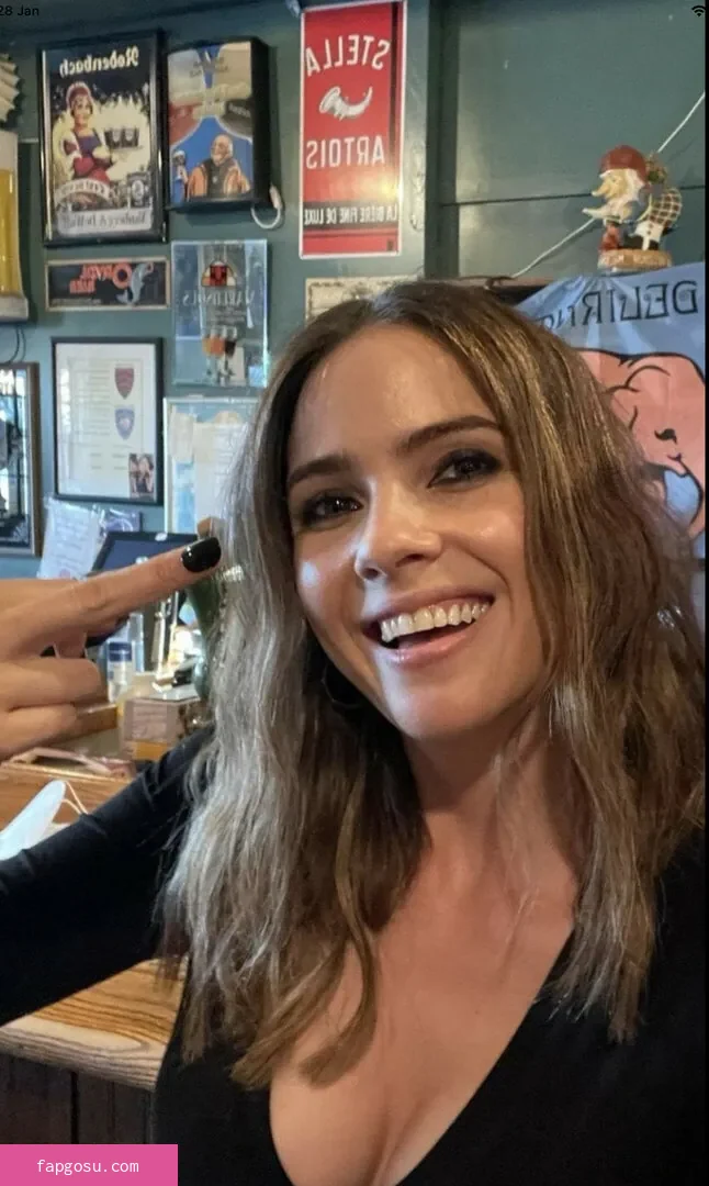 Shelley Hennig