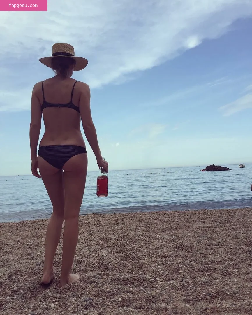 Shelley Hennig