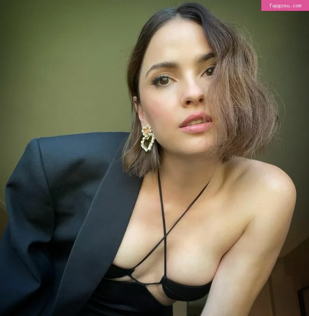 Shelley Hennig