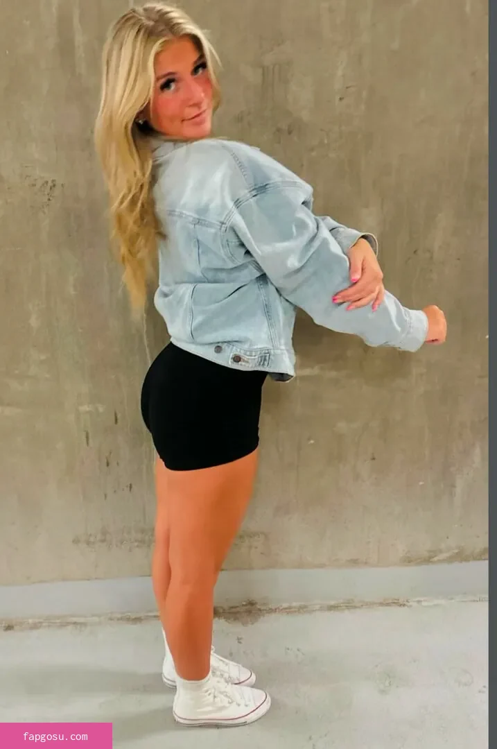 Sarah Lindstrom - Photo #6