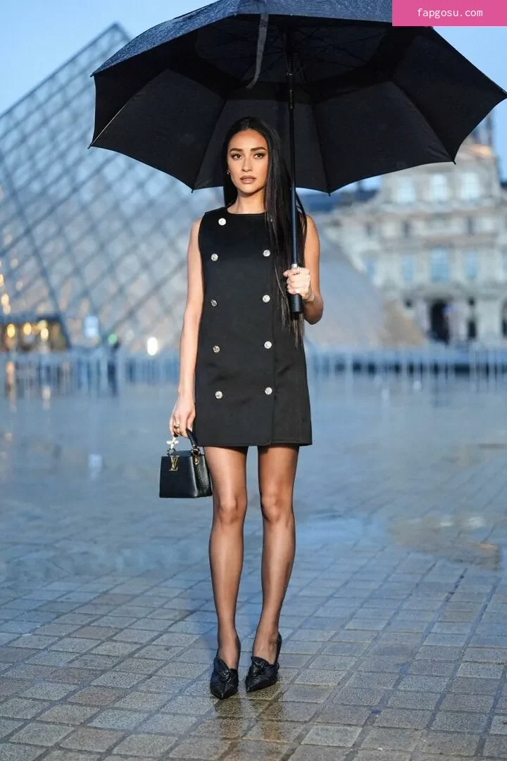 Shay Mitchell - Photo #317